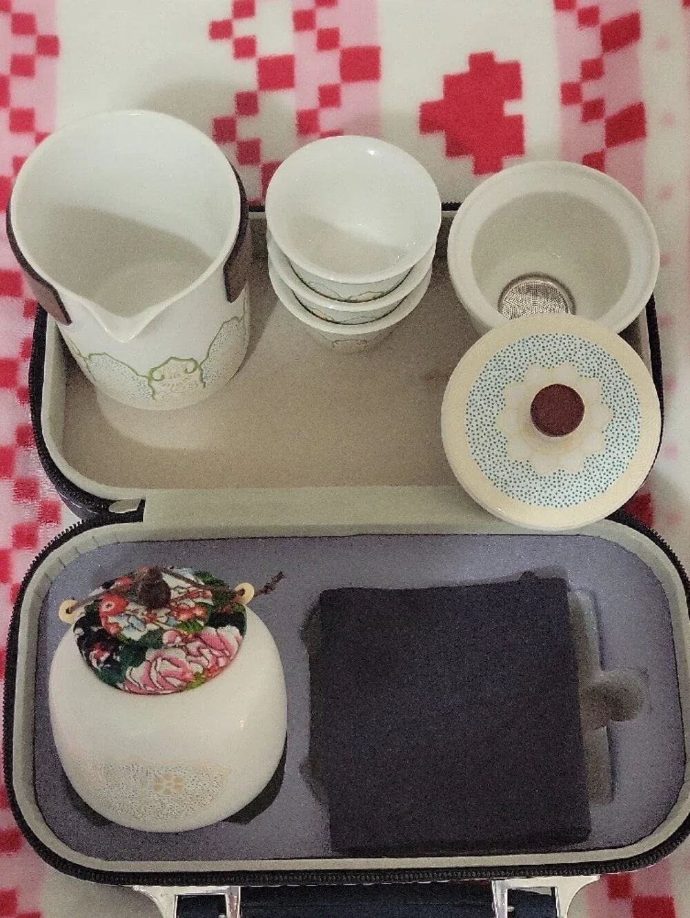 Ceramic Travel Tea Set - White and Beige
